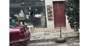 Гуми с бетон и тръби: Общината в Пловдив премахна незаконна самоделна резервация за паркомясто