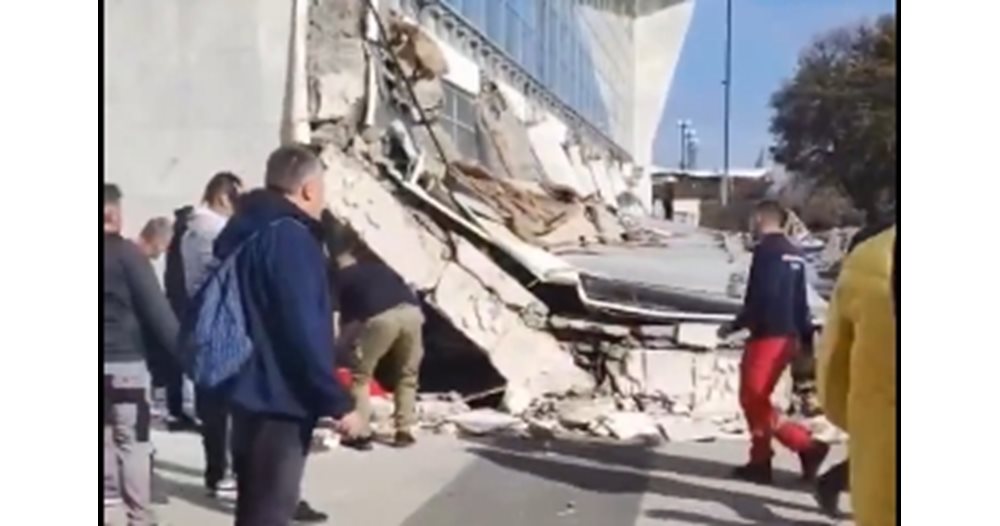 Белградски студенти тръгват на втори поход към Нови Сад в памет на 16-те жертви от трагедията на гарата Белградски студенти тръгват на втори поход към Нови Сад в памет на 16-те жертви от трагедията на гарата