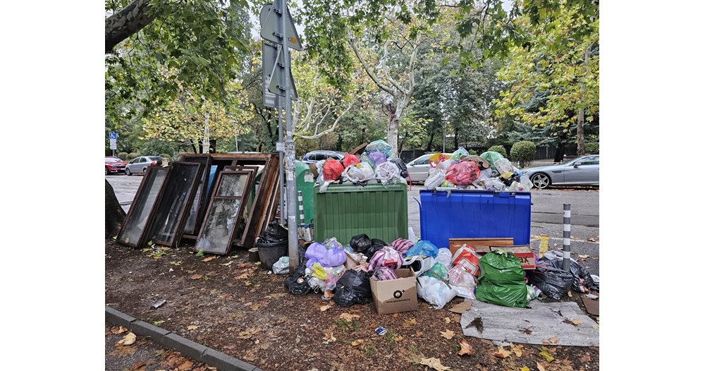 Критична ситуация с боклука в София: "Люлин" и "Красно село" разчитат на доброволци, лишени от свобода и ограничен брой техника Критична ситуация с боклука в София: "Люлин" и "Красно село" разчитат на доброволци, лишени от свобода и ограничен брой техника