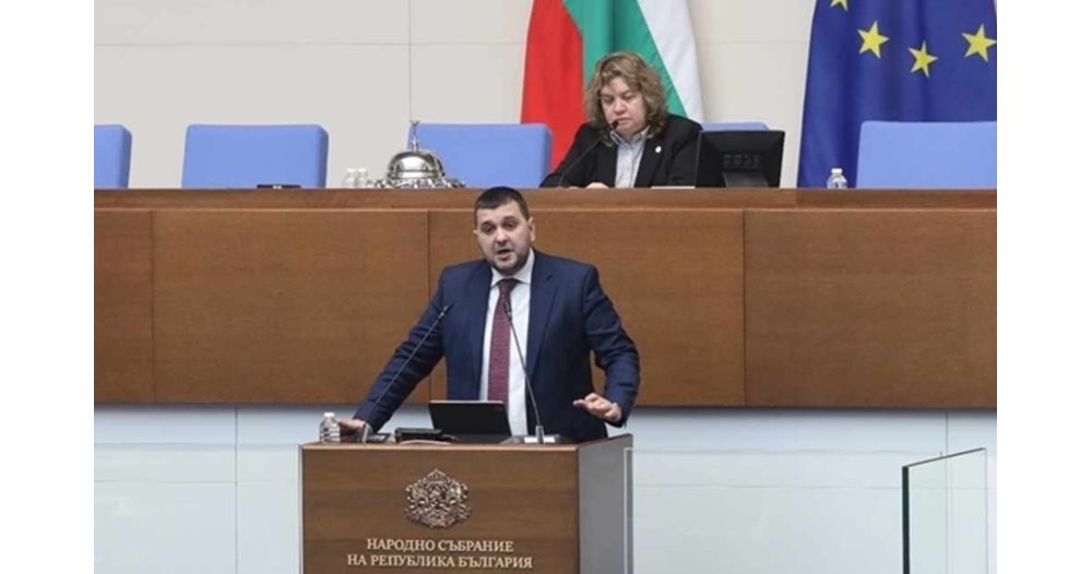 ДБ иска отмяна на почивния понеделник: Спестяваме 250 млн. лв. и скъсяваме разликата с европейските работни дни ДБ иска отмяна на почивния понеделник: Спестяваме 250 млн. лв. и скъсяваме разликата с европейските работни дни