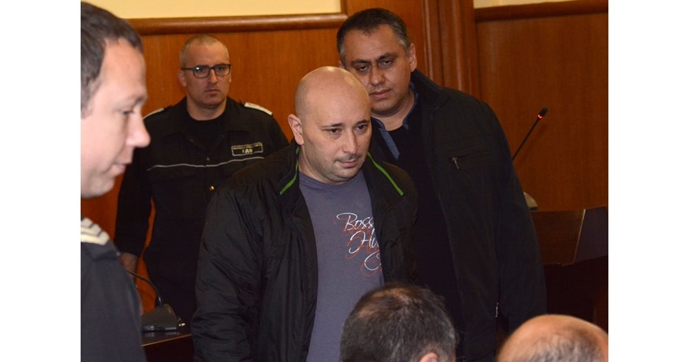 От „живо агне“ до 400 000 лв. в гардероба: Делото срещу бившия шеф на ДАИ продължава От „живо агне“ до 400 000 лв. в гардероба: Делото срещу бившия шеф на ДАИ продължава