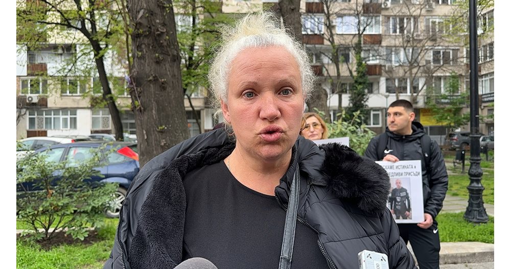„Шамар от правосъдието“: Съдът оневини полицая Дамян Капов, майката на Митко от Цалапица реагира остро „Шамар от правосъдието“: Съдът оневини полицая Дамян Капов, майката на Митко от Цалапица реагира остро