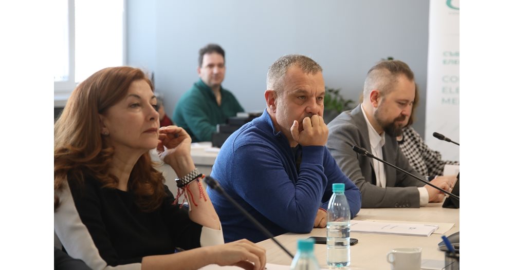 СЕМ отхвърли отчета на Емил Кошлуков, призоваха го да подаде оставка на фона на съдебни спорове СЕМ отхвърли отчета на Емил Кошлуков, призоваха го да подаде оставка на фона на съдебни спорове