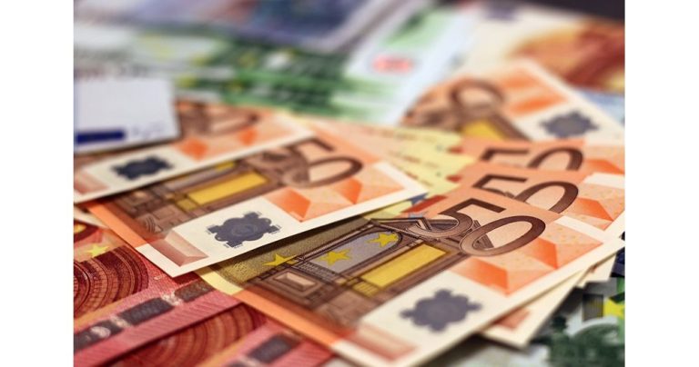 Електронната търговия в Гърция скача до 29,4 милиарда евро през 2024 г.