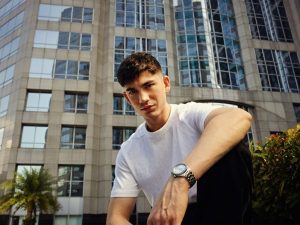 Tissot PRC 100 Solar: Прецизност, захранвана от светлина, без компромис в елегантността
