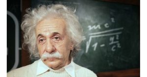 Първата цигулка на Алберт Айнщайн Zunterer достигна 860 000 лири на търг и надхвърли милион с комисиона