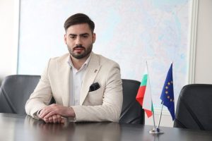 Стефан Арсов предостави държавен апартамент на семейство от опасна сграда в „Хаджи Димитър“