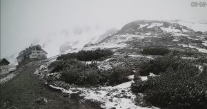 Ураганен вятър и мъгла усложняват туризма в планините: ПСС предупреждава за лоши условия