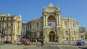 Възстановяването на електричеството в Одеса продължава: 52 500 абонати с ток след атаката
