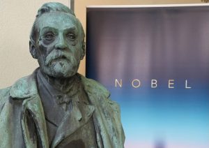 Защо научните Нобели отиват при изследователи с бели коси? Обзор на пробивите от 2025 г.