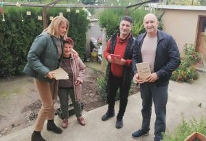 Президентът Радев гостува на кандидат от „Възраждане“: Баница и книги в Невша предизвикаха буря в мрежите