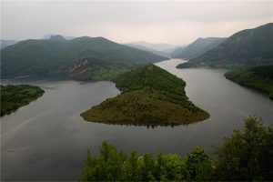 Придошлите води на Арда: Пожарникари спасиха блокиран мъж на остров край Кърджали