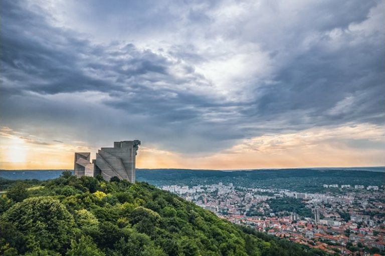 Шумен отчита туристически бум: Нощувките нарастват с 18%, приходите – с 85% Шумен отчита туристически бум: Нощувките нарастват с 18%, приходите – с 85%