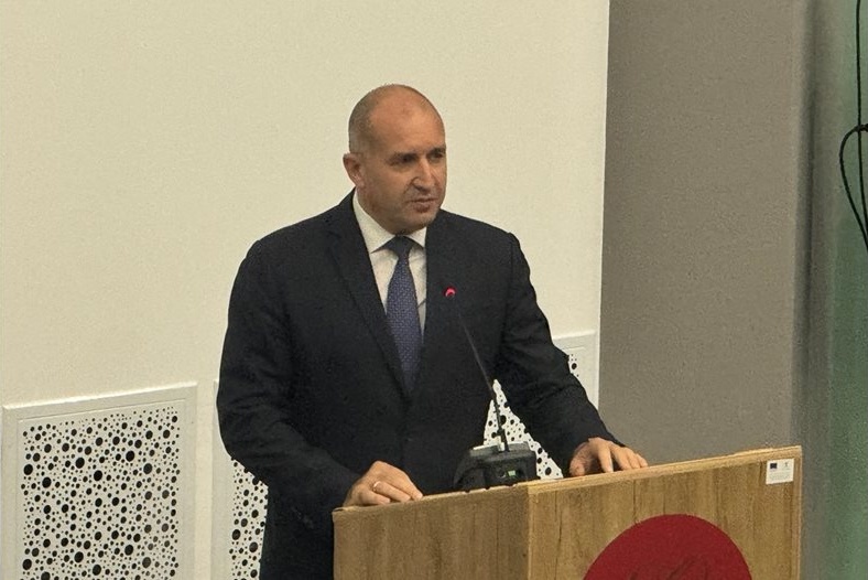 Президент Радев пред студенти в Пловдив: Без здравеопазване не можем да изпълним нито една национална цел Президент Радев пред студенти в Пловдив: Без здравеопазване не можем да изпълним нито една национална цел