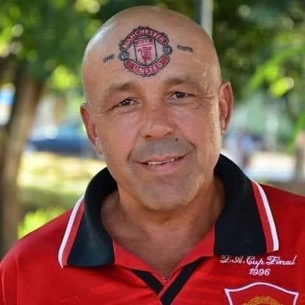 „Олд Трафорд“ почита Манчестър Юнайтед от Свищов: Минута мълчание за най-големия фен „Олд Трафорд“ почита Манчестър Юнайтед от Свищов: Минута мълчание за най-големия фен