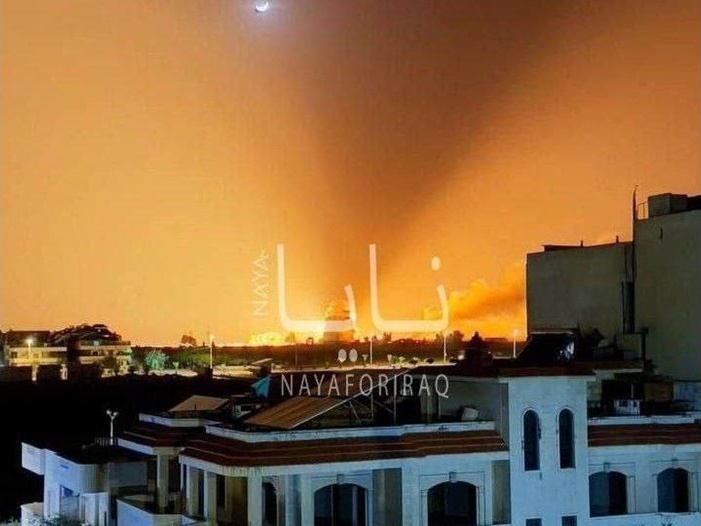 Петима служители на сирийското Министерство на отбраната загинаха при атентат срещу автобус в Източна Сирия Петима служители на сирийското Министерство на отбраната загинаха при атентат срещу автобус в Източна Сирия
