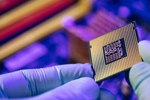 Нова криза с чипове заплашва европейските автопроизводители: Nexperia спира доставките