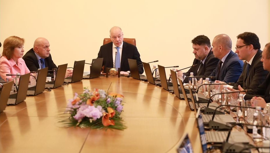 Желязков търси модел за управление след 2026 г. на дискретна среща; БСП: Нямаме „свещени крави“ Желязков търси модел за управление след 2026 г. на дискретна среща; БСП: Нямаме „свещени крави“
