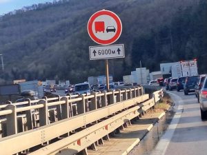 Промени в организацията на движение по „Хемус“ и „Тракия“: Две ленти за София или Бургас при пиков трафик