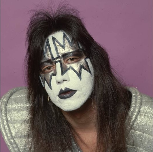 Почина Ейс Фрели, основателят китарист на KISS: "Той беше незаменим рок войник" Почина Ейс Фрели, основателят китарист на KISS: "Той беше незаменим рок войник"