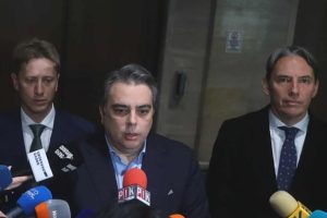 Василев: Борисов капитулира пред Пеевски; ГЕРБ категорично отхвърля нови избори