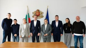 Министър Пешев: Ремонтът на Спортен комплекс „Къро“ приключи за 40 дни, обсъждат възстановяването на „Червено знаме“