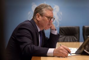 Обвинените в палежи срещу Киър Стармър се обявиха за невинни