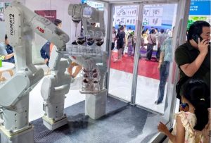Китай държи най-големия запас от роботи в света: IFR отчита безпрецедентен ръст на автоматизацията