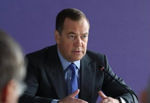 Дмитрий Медведев: Доставките на оръжие за Украйна продължават, тезата на Тръмп за „двойна победа“ не работи