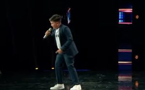 12-годишен участник подкупи журито на 'България търси талант' с кекс, впечатли ги с имитация на Тодор Колев