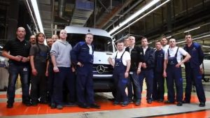4000 служители напуснаха Mercedes с огромни обезщетения: Някои получиха над половин милион евро