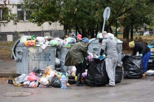 Как да бъде сломен боклукчийският картел: Общината да чисти сама, както е в Мюнхен и Виена