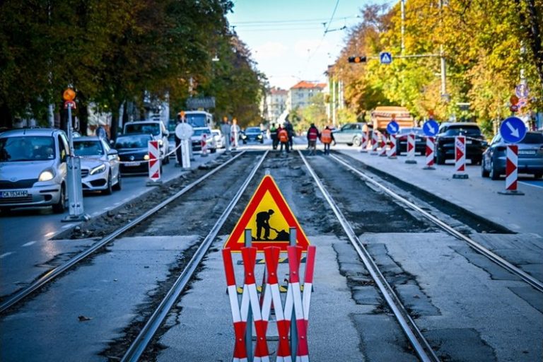 Модернизация на София: Трамвайното трасе по бул. „Янко Сакъзов“ получава нова паважна настилка