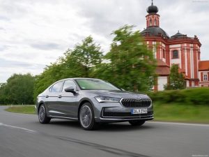 Европейският рали шампион измина 2831 км със Skoda Superb с един резервоар