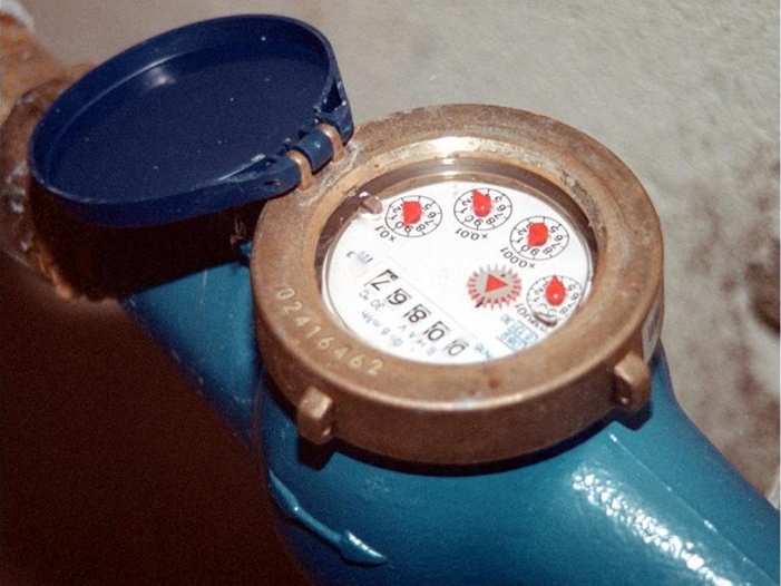 Парламентът прие на първо четене „Такса водомер“: Фиксирано плащане за вода дори без потребление Парламентът прие на първо четене „Такса водомер“: Фиксирано плащане за вода дори без потребление