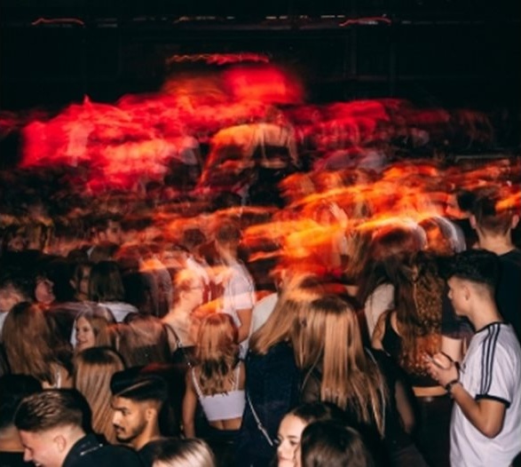 Атина в шок: 16-годишно момиче почина пред клуб в Гази, арестуваха собственици и родители Атина в шок: 16-годишно момиче почина пред клуб в Гази, арестуваха собственици и родители