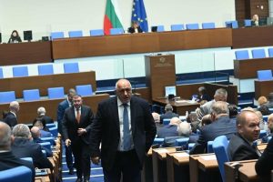 Борисов връща колите и шофьорите на Радев: 'Спрете цирка, за да не обиждаме цирковите актьори'