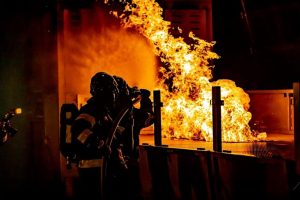 42-годишен мъж с тежки изгаряния след пожар от незагасена цигара в Бургас