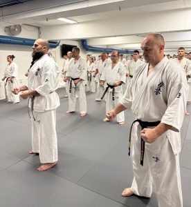 Каратеки от Бургас премериха сили със световния шампион Алехандро Наваро във Варна