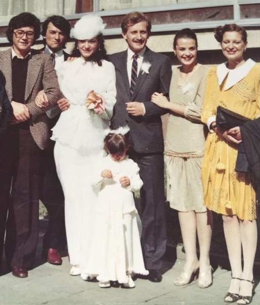 45 години щастие: Спас Русев празнува годишнина, кумът Сашо Диков си спомня пътя от бедност към богатство 45 години щастие: Спас Русев празнува годишнина, кумът Сашо Диков си спомня пътя от бедност към богатство