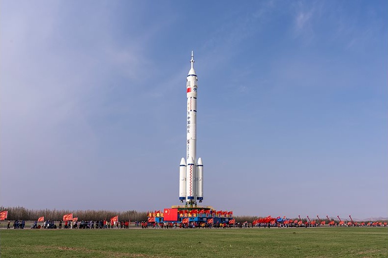 Китай придвижва „Шънджоу-21“ към стартовата площадка: Мисията е ключова за подготовката на лунните планове Китай придвижва „Шънджоу-21“ към стартовата площадка: Мисията е ключова за подготовката на лунните планове