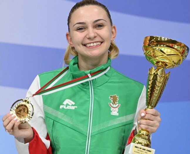 Световна класа: Йоана Илиева грабна първа титла за сезона на сабя в София