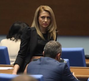 Рая Назарян: Оценяваме високо отказа на ДПС "Ново начало" от ръководни постове в НС Рая Назарян: Оценяваме високо отказа на ДПС "Ново начало" от ръководни постове в НС
