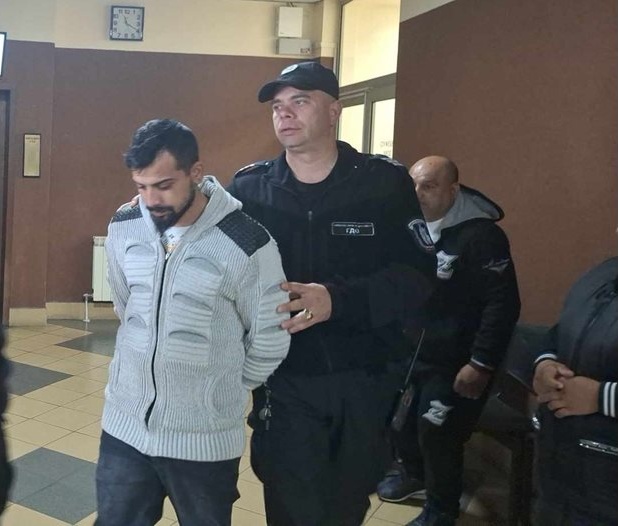 Собственикът на БМВ-то, причинило смъртта на семейство на „Тракия“, остава в ареста Собственикът на БМВ-то, причинило смъртта на семейство на „Тракия“, остава в ареста
