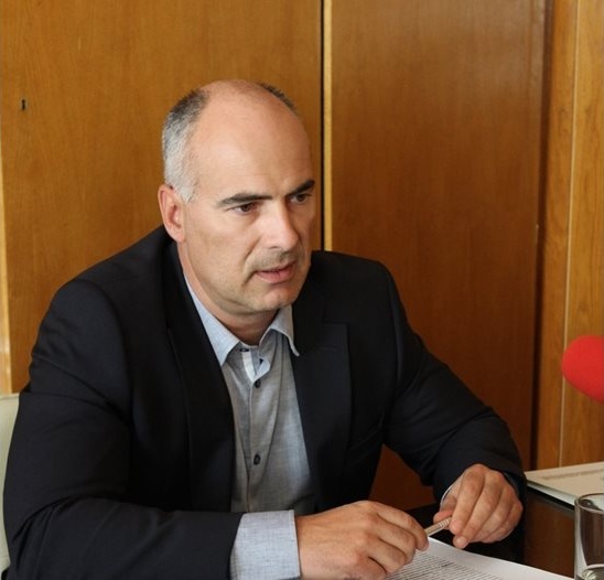 Георги Дичев: 120 000 млади до 30 г. са в дългова спирала заради лесни кредити за почивки и телефони Георги Дичев: 120 000 млади до 30 г. са в дългова спирала заради лесни кредити за почивки и телефони