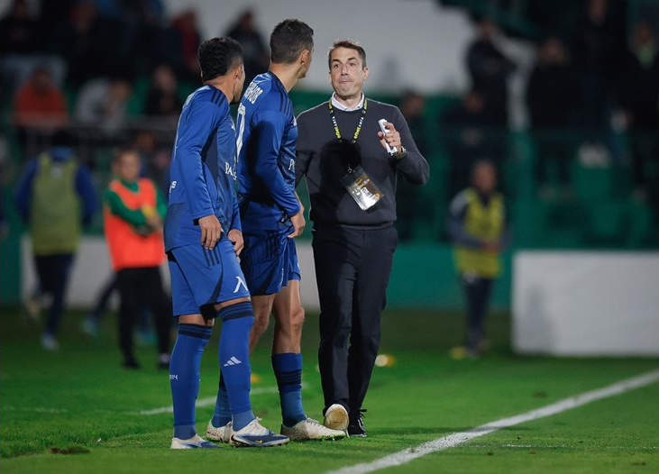 Супермодерен „Неоплан старлайнер“ пристига за „Левски“; Веласкес ротира състава за Купата Супермодерен „Неоплан старлайнер“ пристига за „Левски“; Веласкес ротира състава за Купата