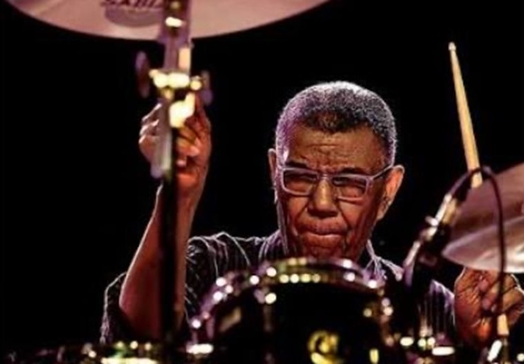 Светът на джаза скърби: Почина легендарният барабанист Джак ДеДжонет