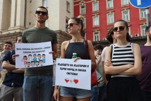 Вдигат заплатите на младите лекари, но не сега: Парламентът прехвърли увеличението към бюджета на НЗОК за 2026 г. Вдигат заплатите на младите лекари, но не сега: Парламентът прехвърли увеличението към бюджета на НЗОК за 2026 г.