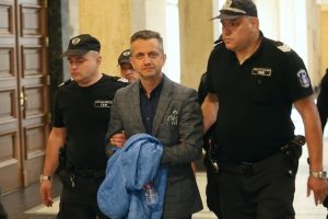 Мирослав Беляшки, бивш шеф на митница Пловдив, излиза на свобода срещу 8000 лв. гаранция Мирослав Беляшки, бивш шеф на митница Пловдив, излиза на свобода срещу 8000 лв. гаранция