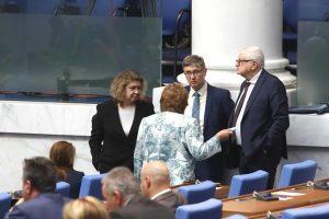 Наталия Киселова се завърна в БСП: Първи ден като редови депутат след ротацията Наталия Киселова се завърна в БСП: Първи ден като редови депутат след ротацията